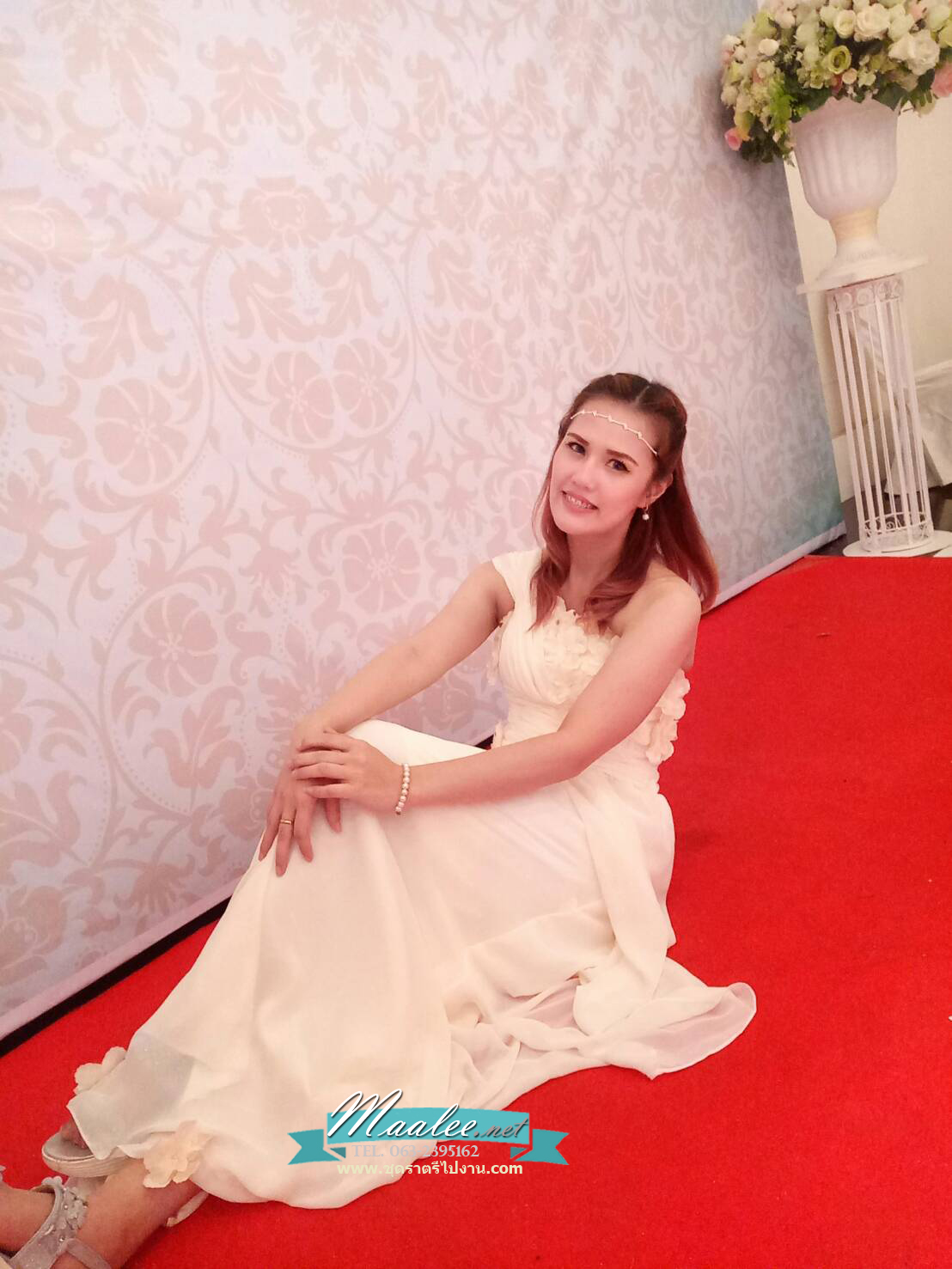 พร้อมเช่า ชุดราตรียาว แบบไหล่เดียวทิ้งชายด้านหลัง ผ้าชีฟอง สไตล์กรีก แต่งเกสรดอกไม้ สีครีม Champagne สีครีม Champagne