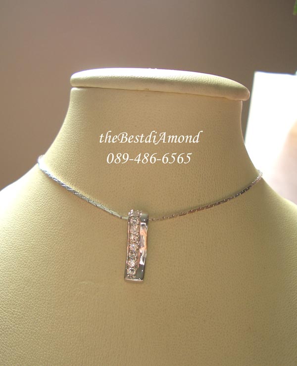 BP011RD+++จี้แถวเพชรข้าง+++จี้เก๋ๆ ด้วยการวางเพชรด้านข้าง ใส่ได้เรื่อยๆ เข้ากับเสื้อผ้าเกือบทุกแบบเลยค่ะ