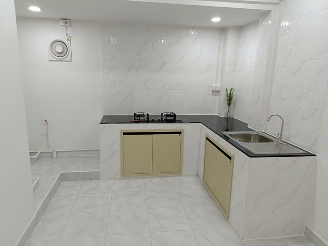 ขายทาวน์เฮ้าส์หมู่บ้านปัฐวิกรณ์ รามอินทรา 44 มี 2 ห้องนอน 2 ห้องน้ำ รีโนเวทใหม่พร้อมอยู่ ใกล้รถไฟฟ้า ฟรีโอน