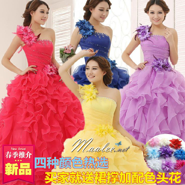 พร้อมเช่า ชุดแฟนซี ชุดราตรียาว ไหล่เฉียง สีชมพู กระโปรงระบายย้วย แต่งดอกไม้