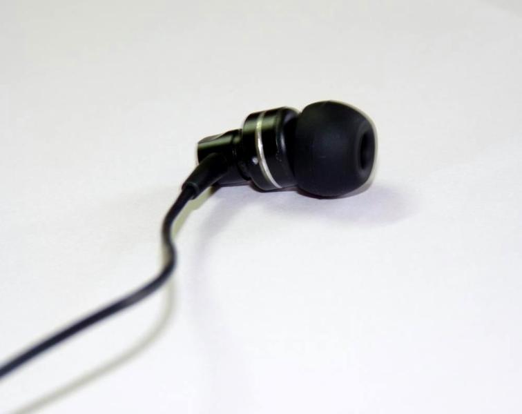 ขาย หูฟัง Soundmagic PL21 หูฟังราคาสุดคุ้ม แต่ได้รายละเอียดครบถ้วน เด่นที่เสียงครบถ้วน เบสกำลังดี เสตจไม่แคบเสียงกลางไม่หดถอย หูฟังคุ้มค่าแห่งปี !