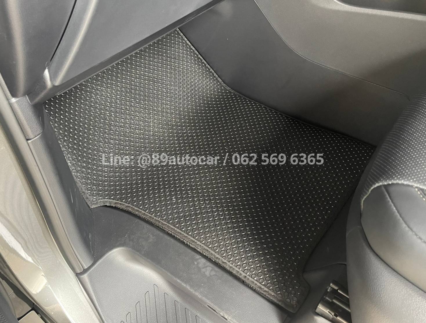 Toyota Vellfire40 2024 ปูพรมกระดุมเล็ก PVC สีดำขอบดำ เต็มคัน