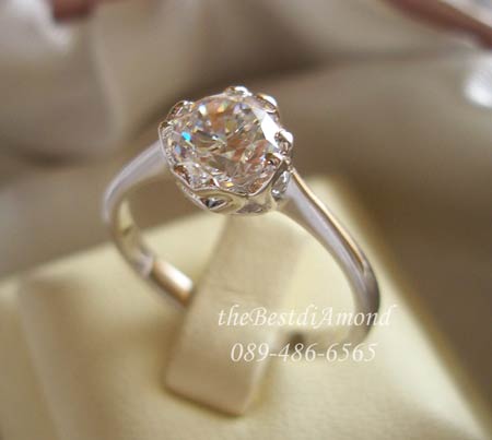 ***แหวนเพชรเม็ดเดี่ยวจริงๆ ขนาดประมาณ 1กะรัต(6 มม). เป็นแบบที่ classic ทุกยุคทุกสมัยค่ะ งานทองขาว 24 K หนา 5ไมครอน BR917 RD