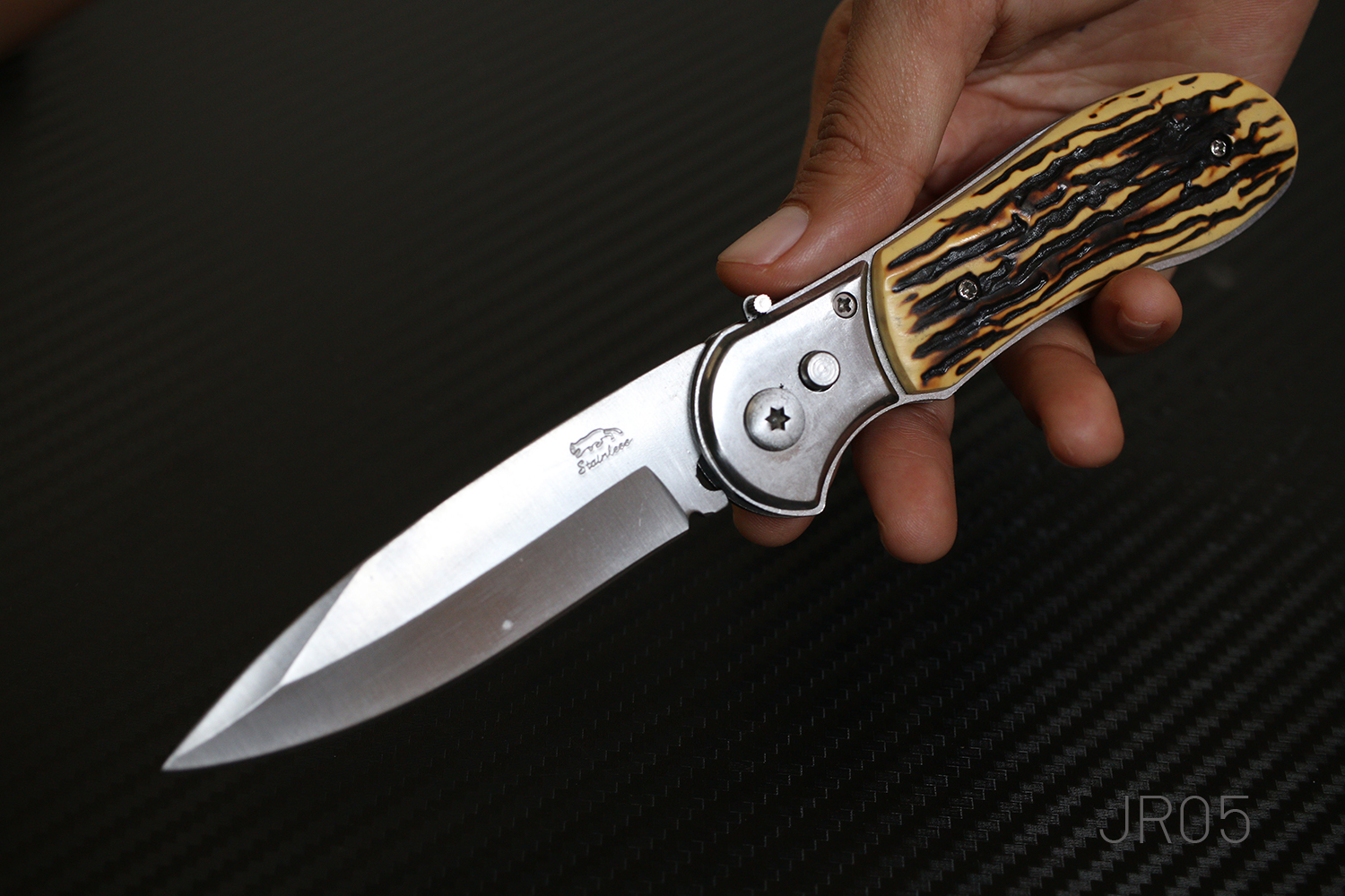 มีดพับสปริง #JR05 STAINLESS ขนาดกลาง พกพา ด้ามลายเขาสัตว์เทียม ราคาประหยัด