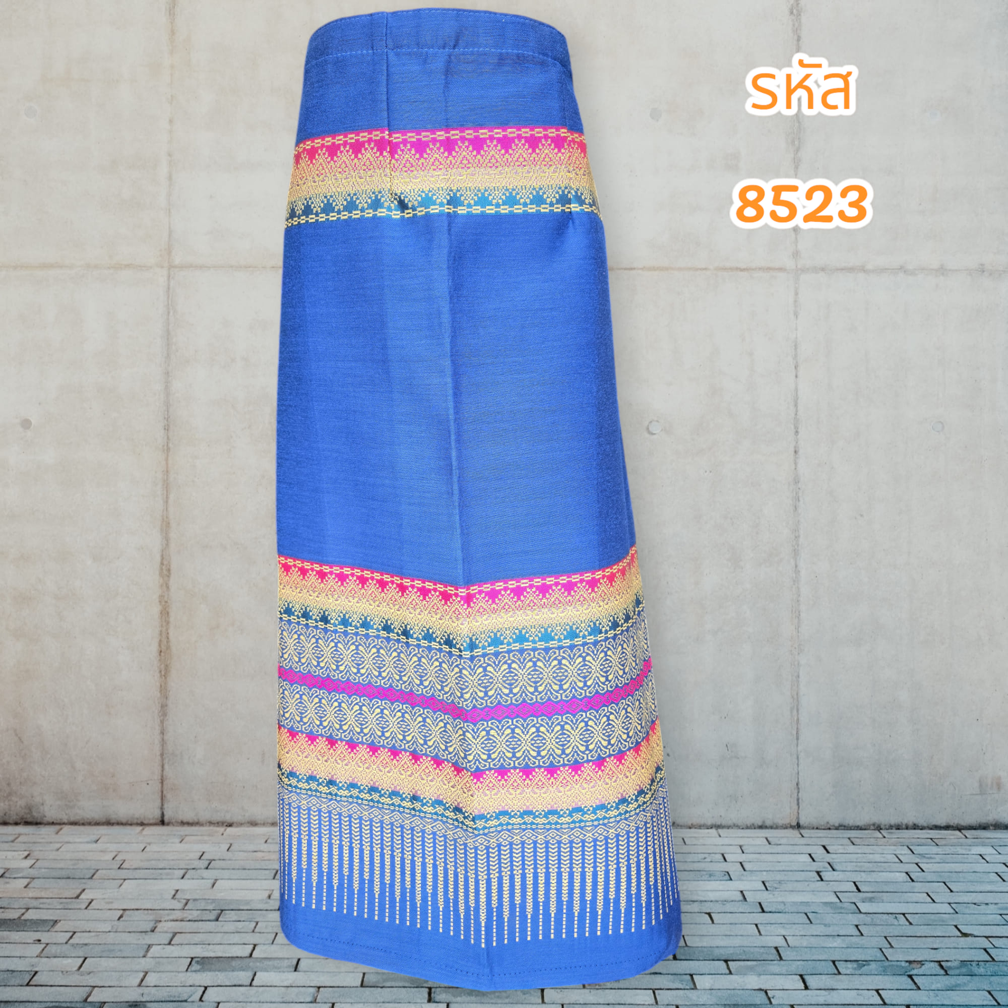 ผ้าถุงผ้าฝ้ายทอลายเย็บสำเร็จแบบป้ายติดตะขอสีน้ำเงิน