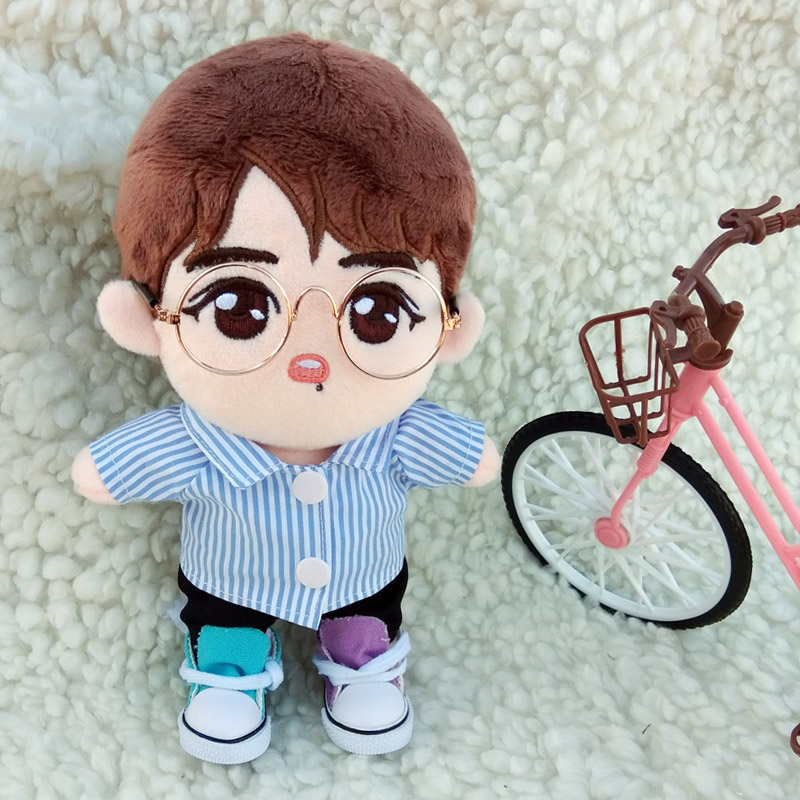 ตุ๊กตาเซียวจ้าน เสื้อเชิ้ตลายฟ้า (20 cm.)