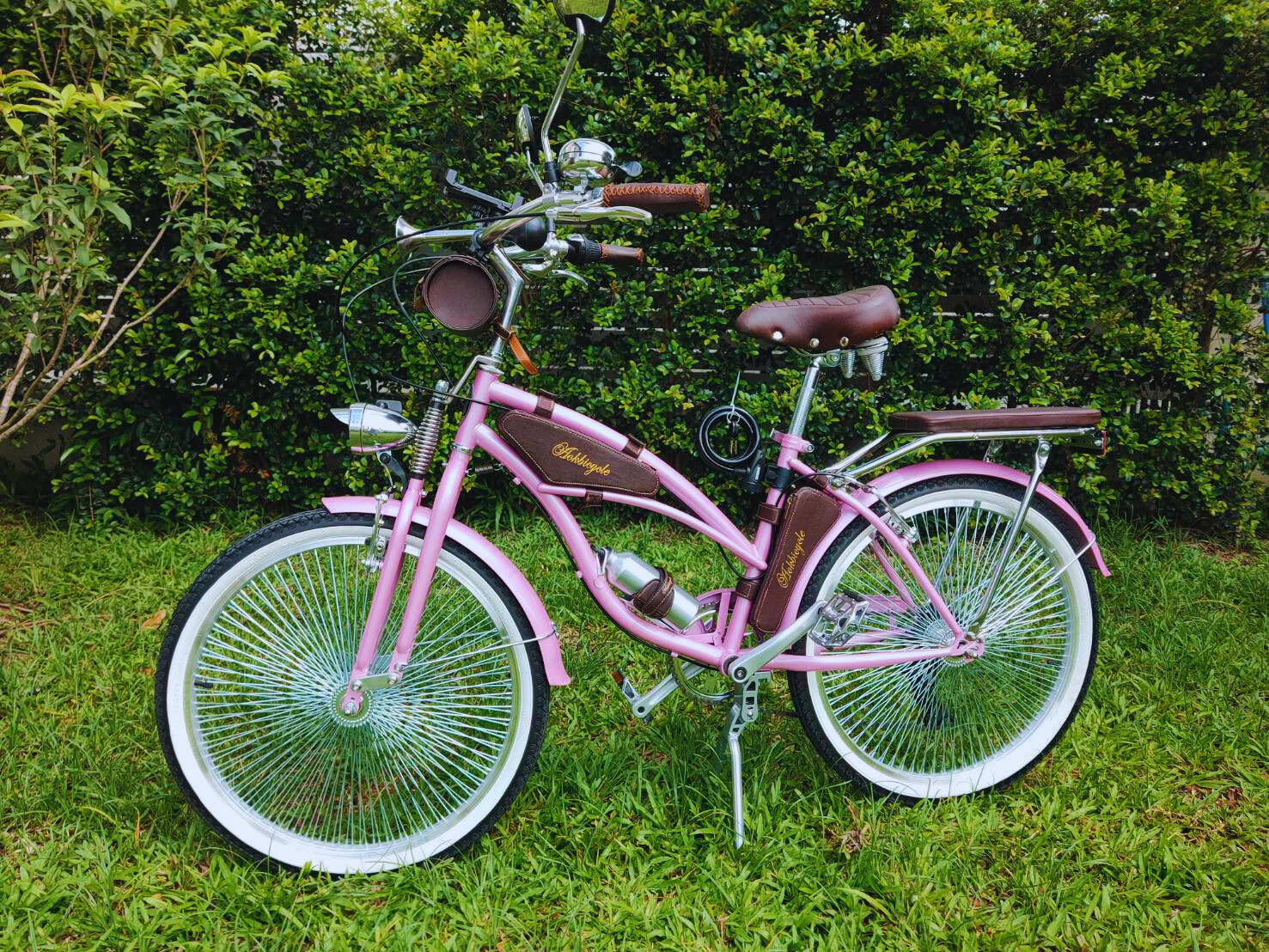 จักรยานครุยเซอร์ AOK BIKE Cruiser Beach bike เฟรมเหล็กชุบโครเมี่ยม ตะเกียบคู่ เกียร์ชิมาโน่ 7 สปีด ล้อขนาด 24 26 นิ้ว มาพร้อมกระเป๋า 3 ใบสไตล์วินเทจ