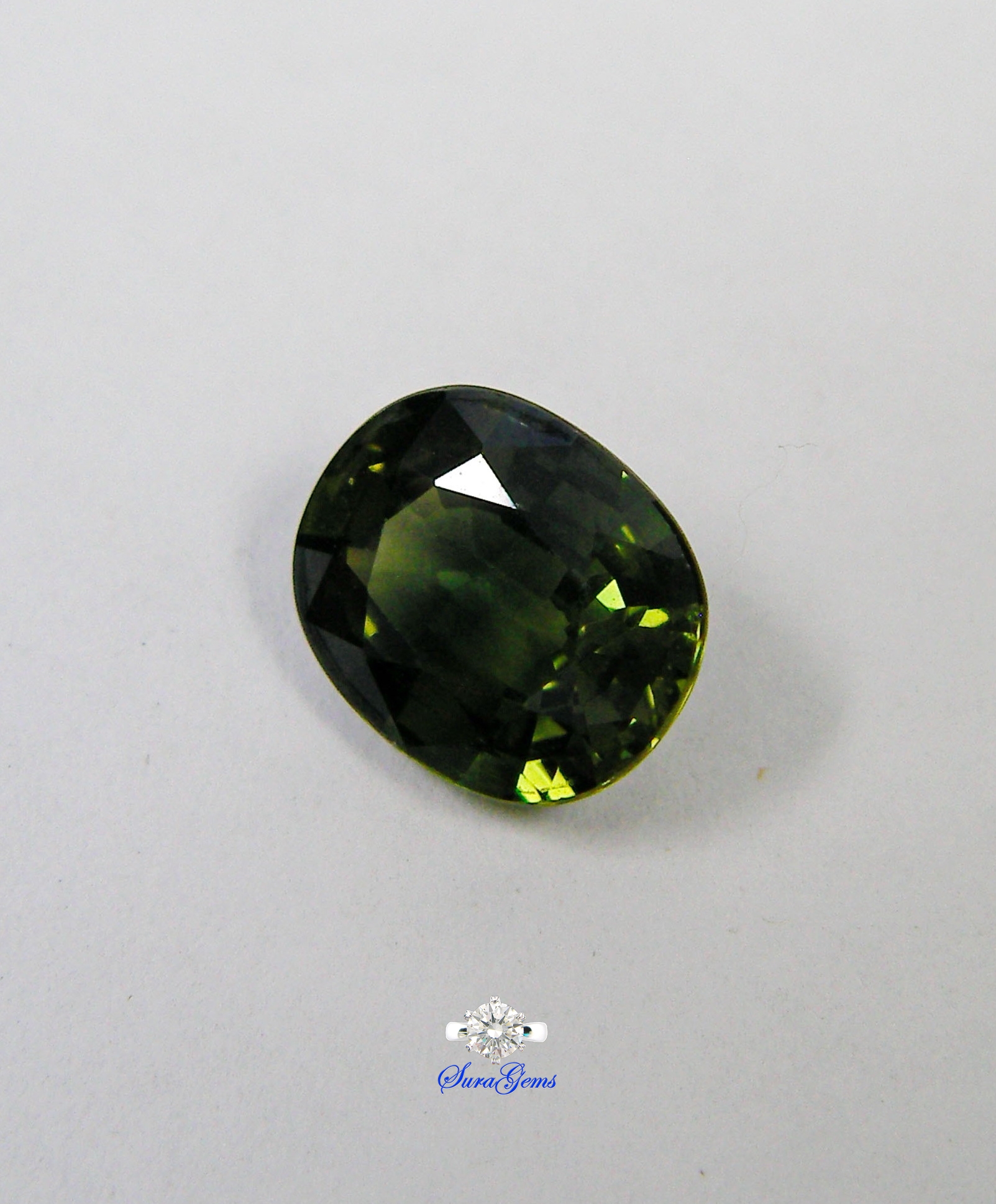 Green Sapphire เขียวส่อง มรกต น้ำหนัก 2.450 ct. Clarity Grade IF