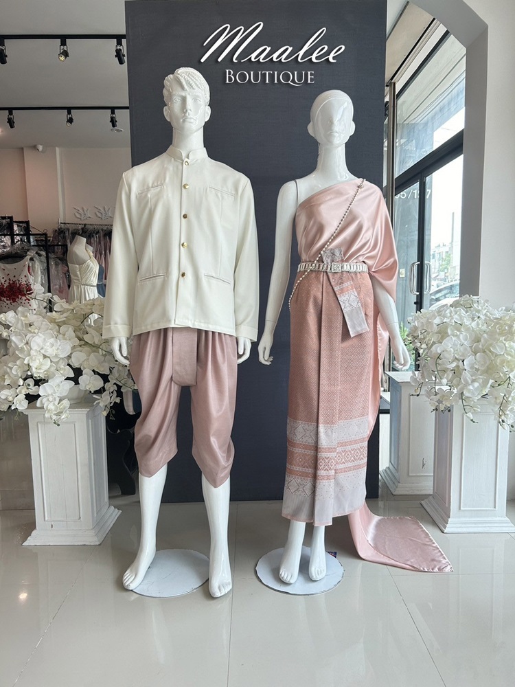 เช่า ชุดไทย ชุดเพื่อนเจ้าสาว ชุดไทยผ้าถุงสีเทาส้มเงิน สไบสีชมพูนู้ด