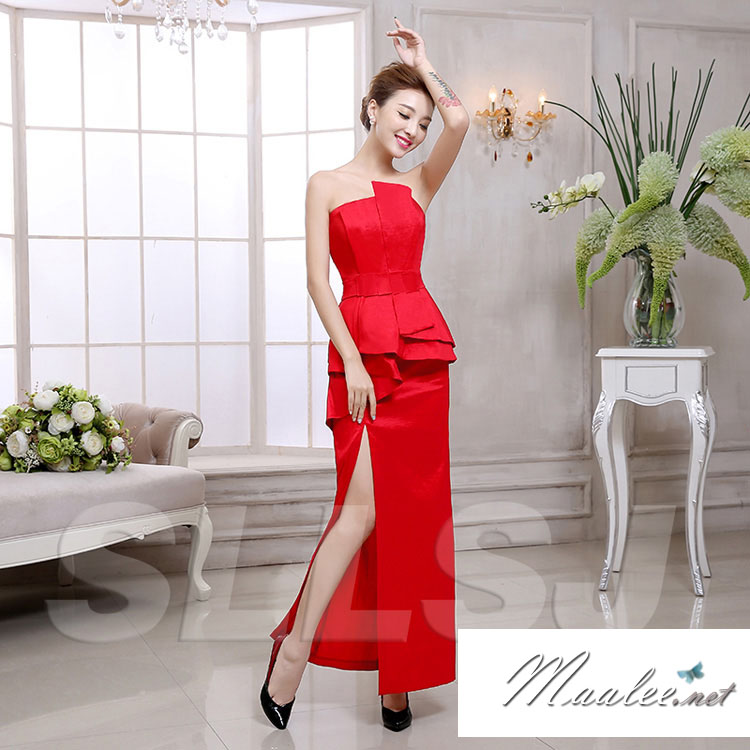 พร้อมเช่า ชุดราตรียาว เกาะอก สีแดง สวยหรู