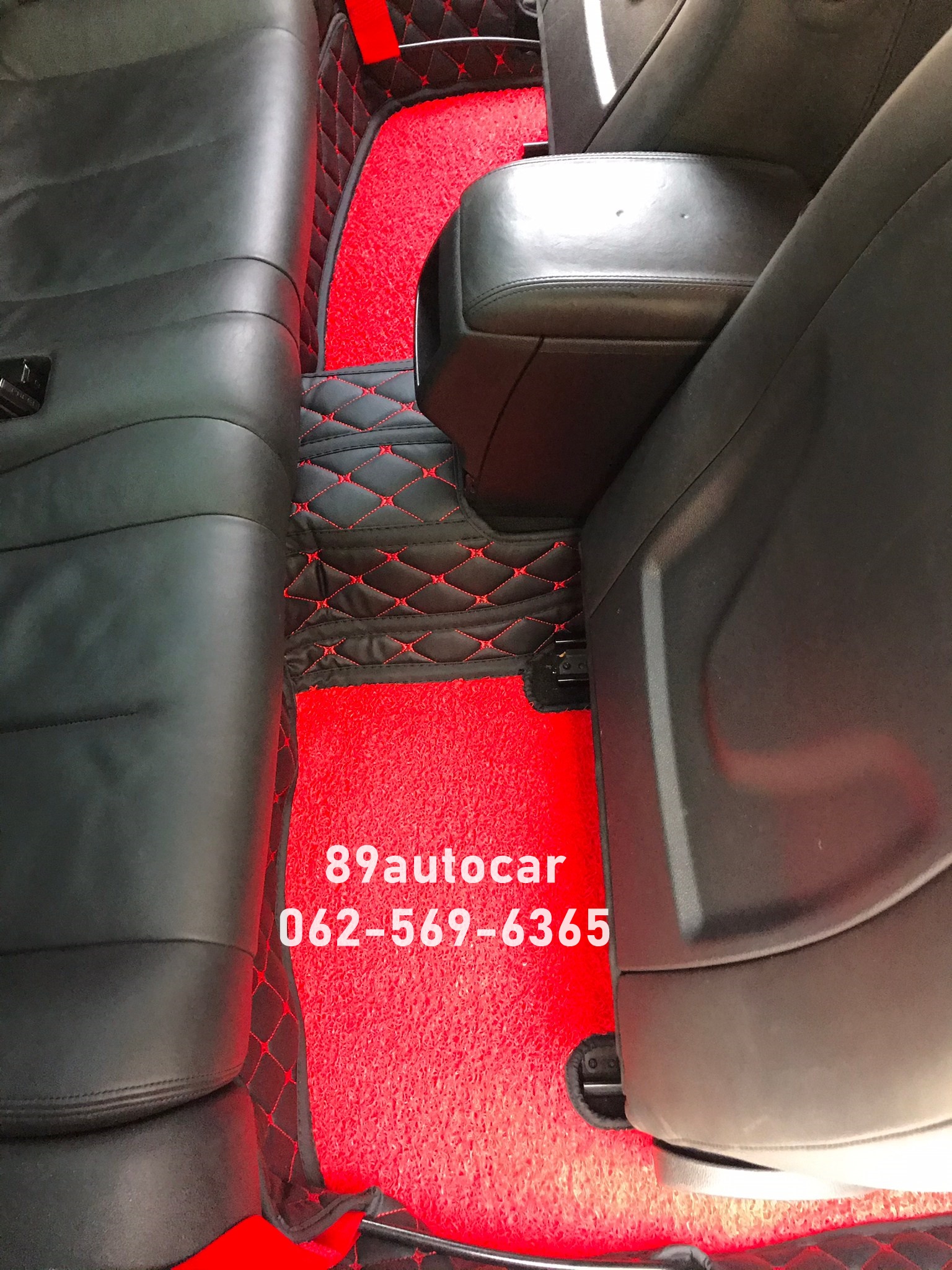 พรมปูพื้นรถยนต์ Peugeot RCZ ปูพรม8D สีดำด้ายแดงเย็บติดกับไวนิลสีแดง