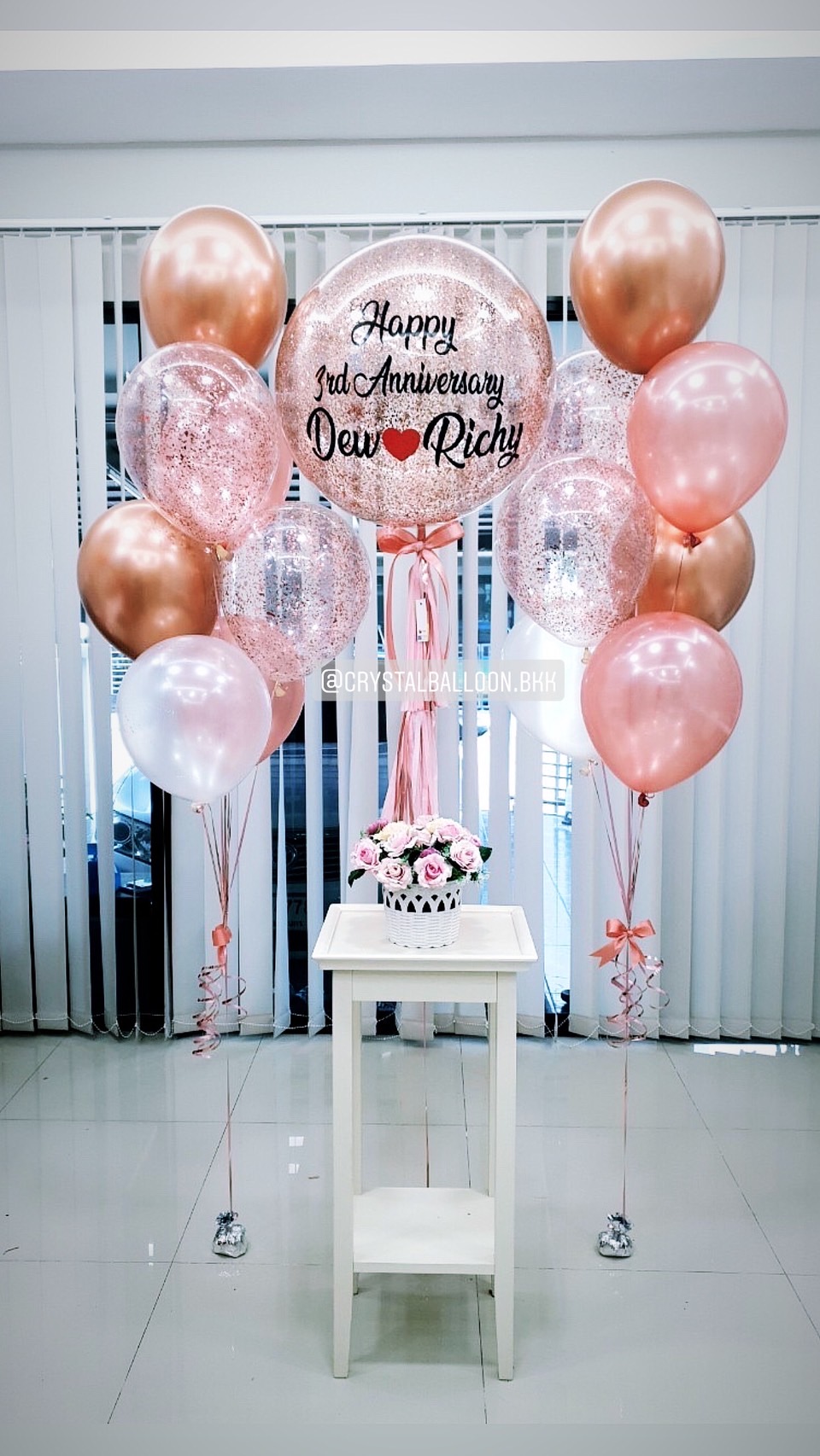 ลูกโป่ง Anniversary วันครบรอบ Bubble ขนาด 24" พร้อมตกแต่ง ช่อลูกโป่ง 7 ลูก 2 ช่อ,ลูกโป่งใส ใส่กลิตเตอร์ สามารถเปลี่ยนสีลูกโป่ง/เปลี่ยนข้อความ/เปลี่ยนขนาดได้