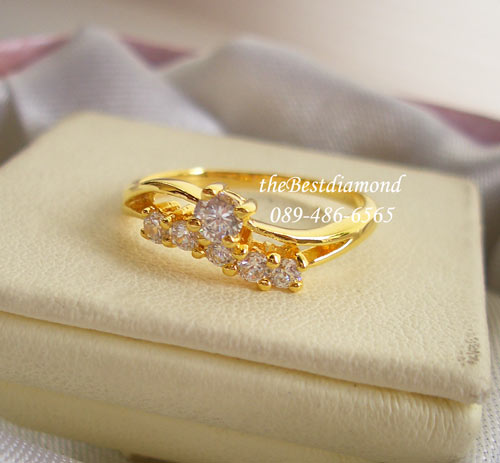 BR415+++แหวนน่ารักๆ ดีไซน์ลงตัวสวยงาม ระหว่างเพชรเม็ดเดียว กับ แหวนแถว เพชรสวยมากๆๆ ใส่ติดนิ้วได้เลย แถมใส่ได้สวยทุกนิ้ว