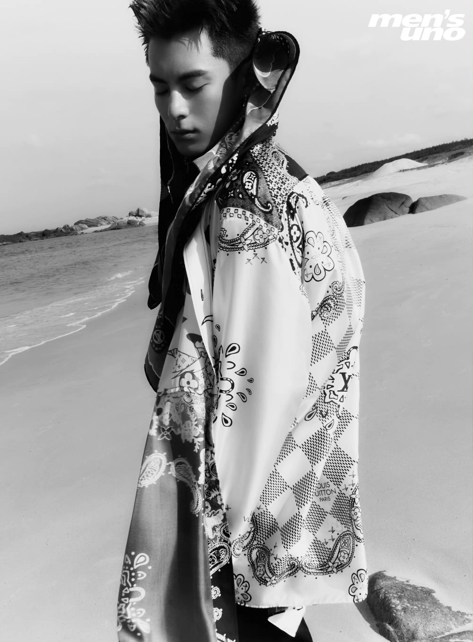 นิตยสาร Men's UNO Dylan Wang ฉบับเดือน 8/2022 + โปสเตอร์ official
