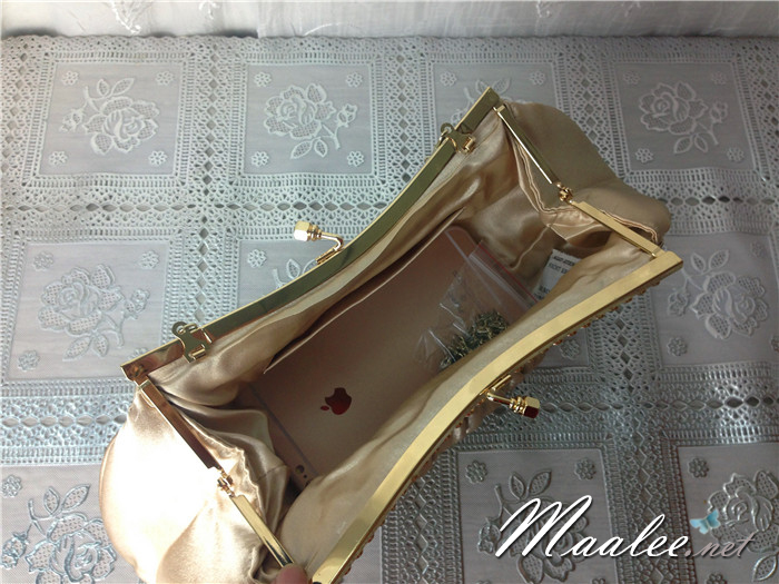 พร้อมส่ง Evening Clutch กระเป๋าออกงาน ผ้าซาตินอัดพลีท แต่งคริสตัลหรู พร้อมสายโซ่สะพาย สั้น/ยาว (เลือกแบบด้านล่าง)