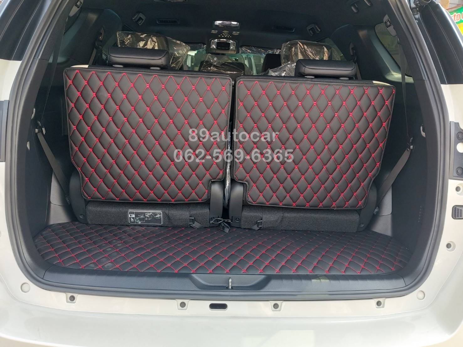 พรมดักฝุ่น Toyota Fortuner 2022 ปูพรม8D สีเทาขอบสีดำด้ายแดง