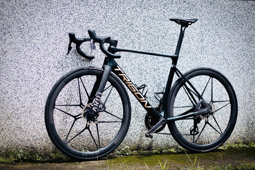 ล้อเสือหมอบดิสเบรค BLKTEC C1D (แบล็ค-เทค ซี-วัน-ดี) Rim Depth: 40mm ล้อดาวหกแฉก one piece full carbon design