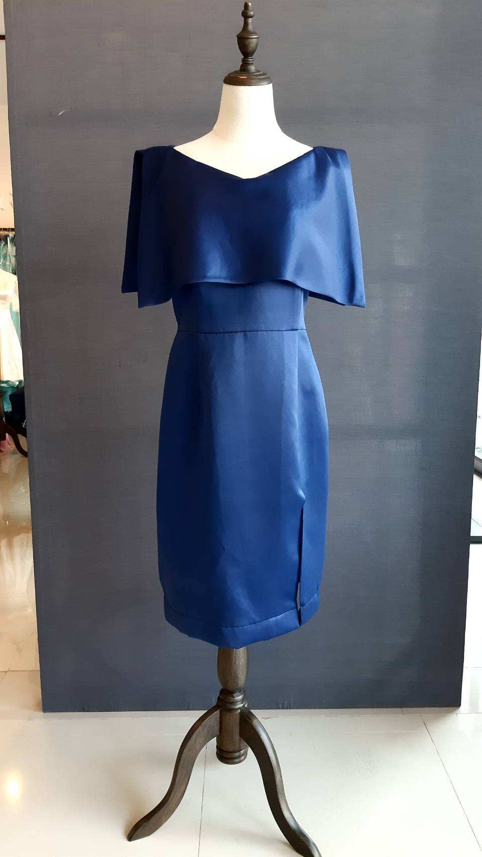 พร้อมเช่า ชุดราตรีสั้น สำหรับสาวอวบ ปาดไหล่ สีน้ำเงิน ผ้าซาติน