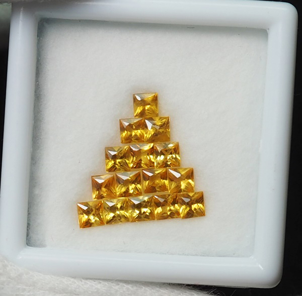 บุษราคัมบางกะจะ 1.68 กะรัต 15 ชิ้น 2.7 มิล