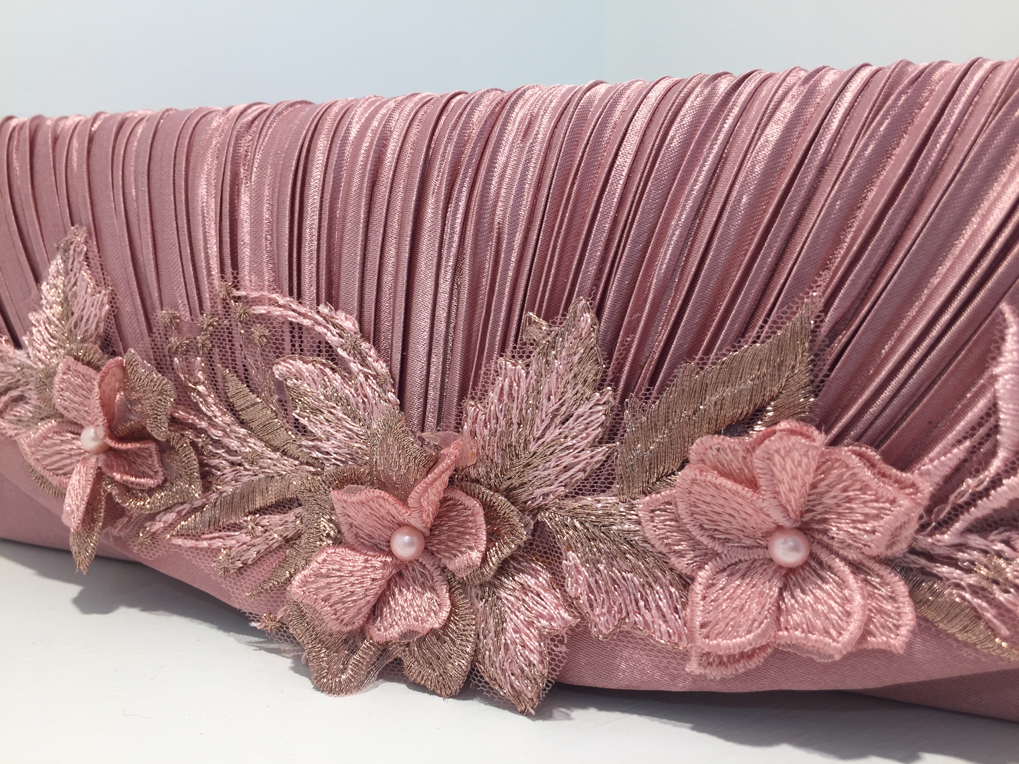 พร้อมส่ง Evening Clutch กระเป๋าออกงาน สีชมพู แต่งดอกไม้