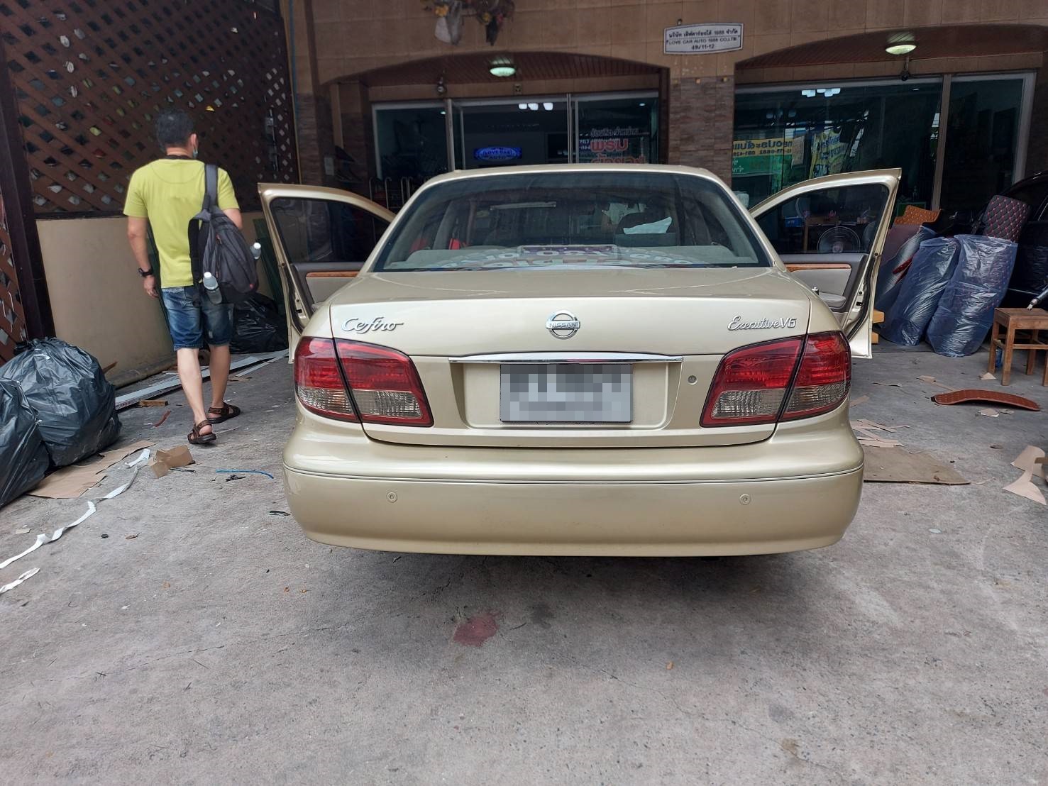 พรมหกดี ปูพื้น Nissan Cefiro A33 เข้ารูป