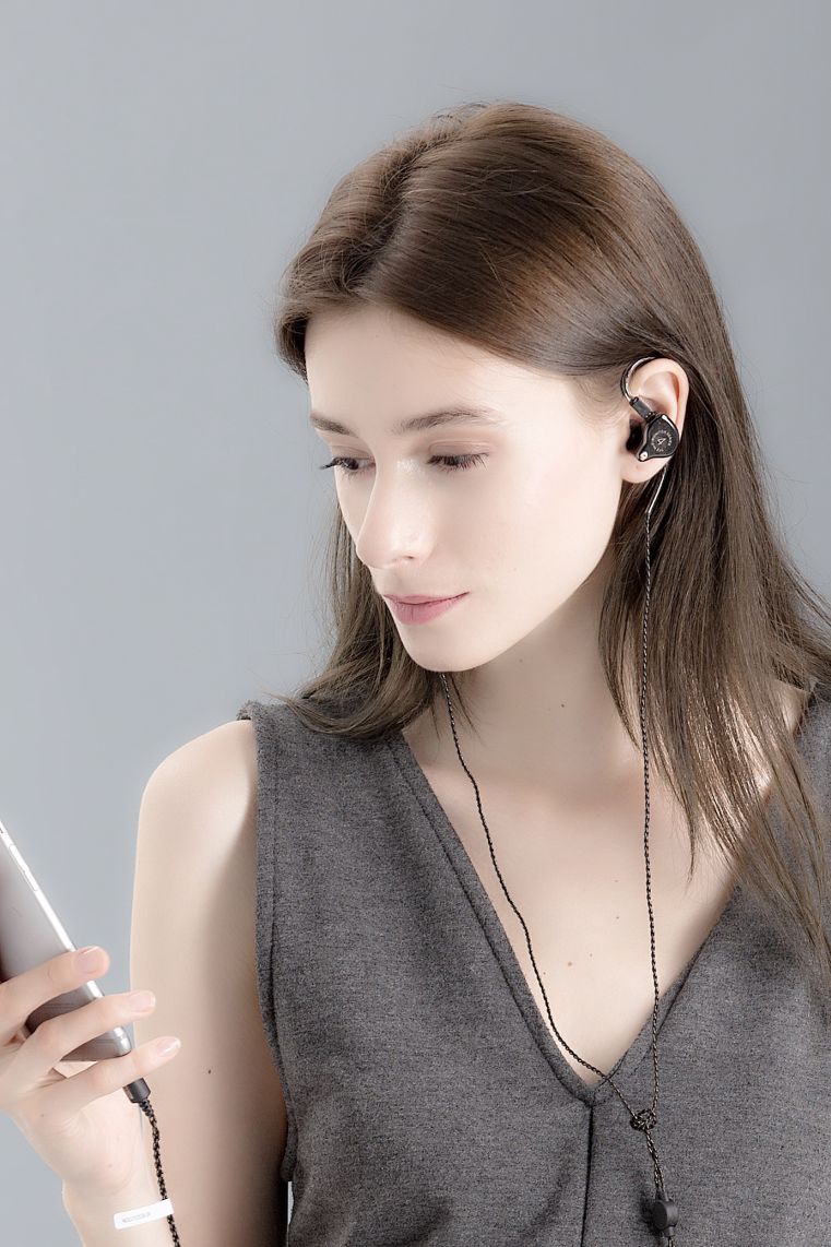 ขายหูฟัง TFZ Series 4 หูฟังแบบไดรเวอร์ Graphene 12mm เสียงร้องหวานขึ้น