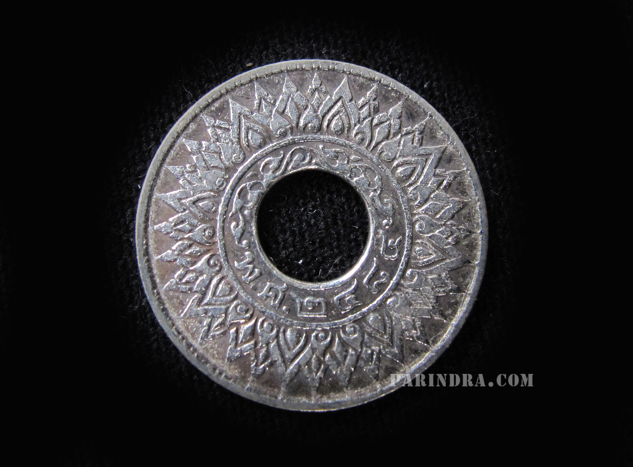 เหรียญรู 5 สตางค์ เนื้อเงินแท้ ปี 2484 รัชกาลที่ 8 สภาพสวยคมชัด ผิวเดิม