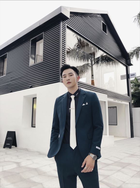 Pre-order เสื้อสูทชาย สีเขียวเข้ม หล่อเนียบ ทรงสลิม