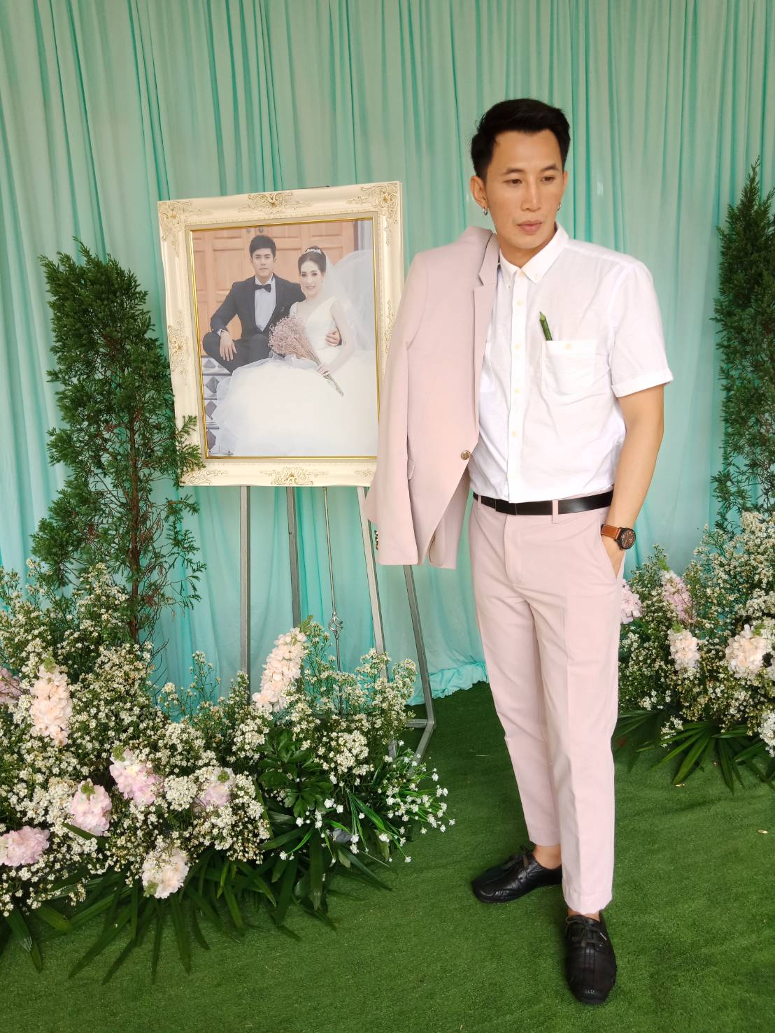 พร้อมเช่า ชุดสูทชาย สีชมพูพาสเทล Pastel Pink ทรงเข้ารูป สไตล์เกาหลี (ไม่มีเสื้อกั๊ก)