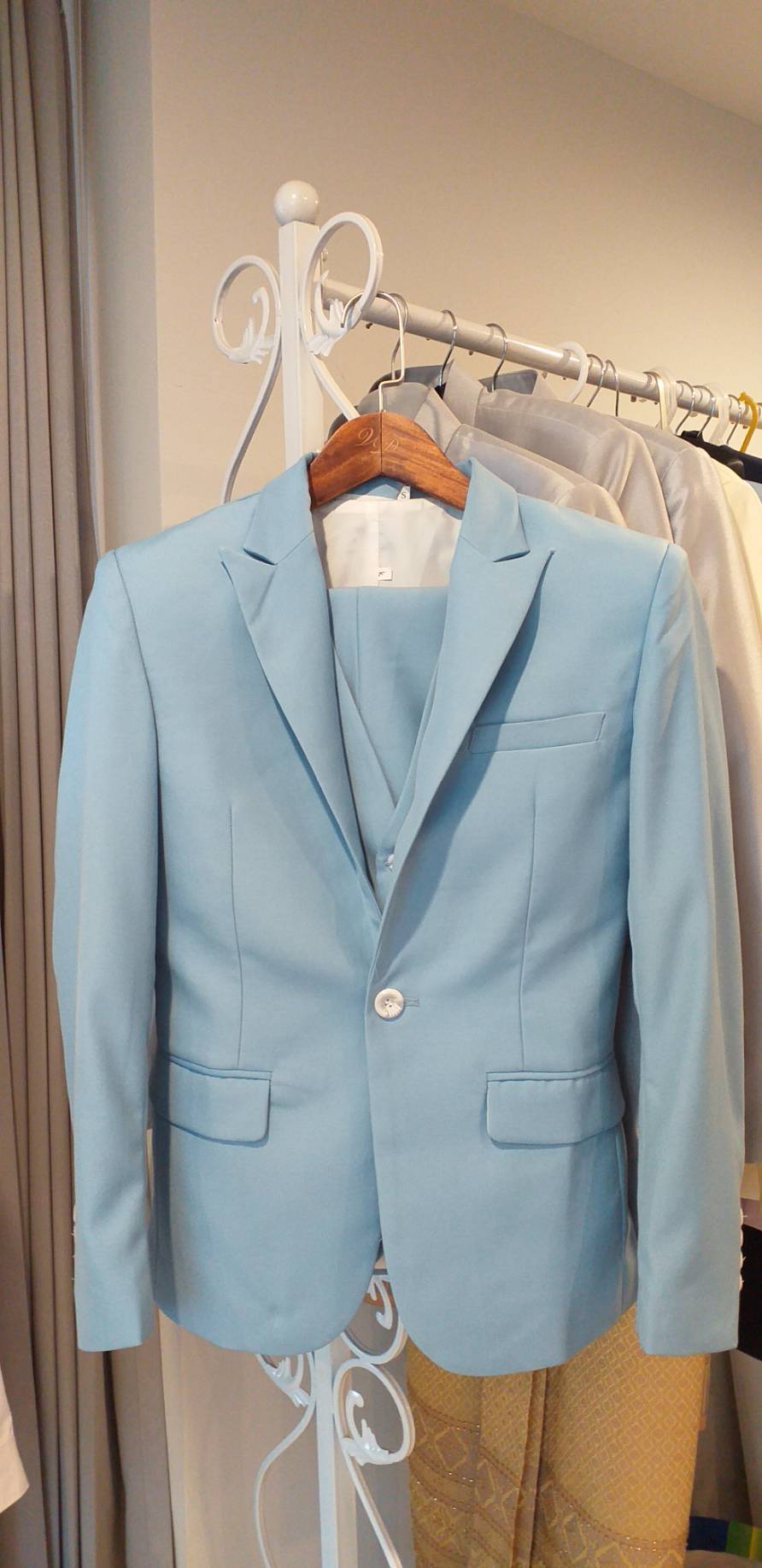 พร้อมเช่า ชุดสูทชาย สีฟ้า พร้อมเสื้อกั๊ก (เฉพาะไซส์ S)