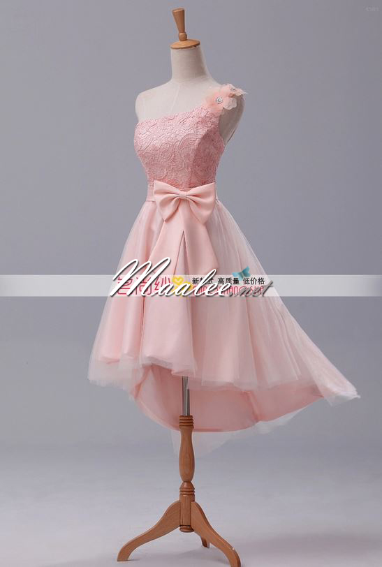 พร้อมเช่า ชุดราตรีสั้น สีโอโรส ไหล่เฉียง แต่งลูกไม้ กระโปรงหน้าสั้นหลังยาว ชุดเพื่อนเจ้าสาว Pink-004C