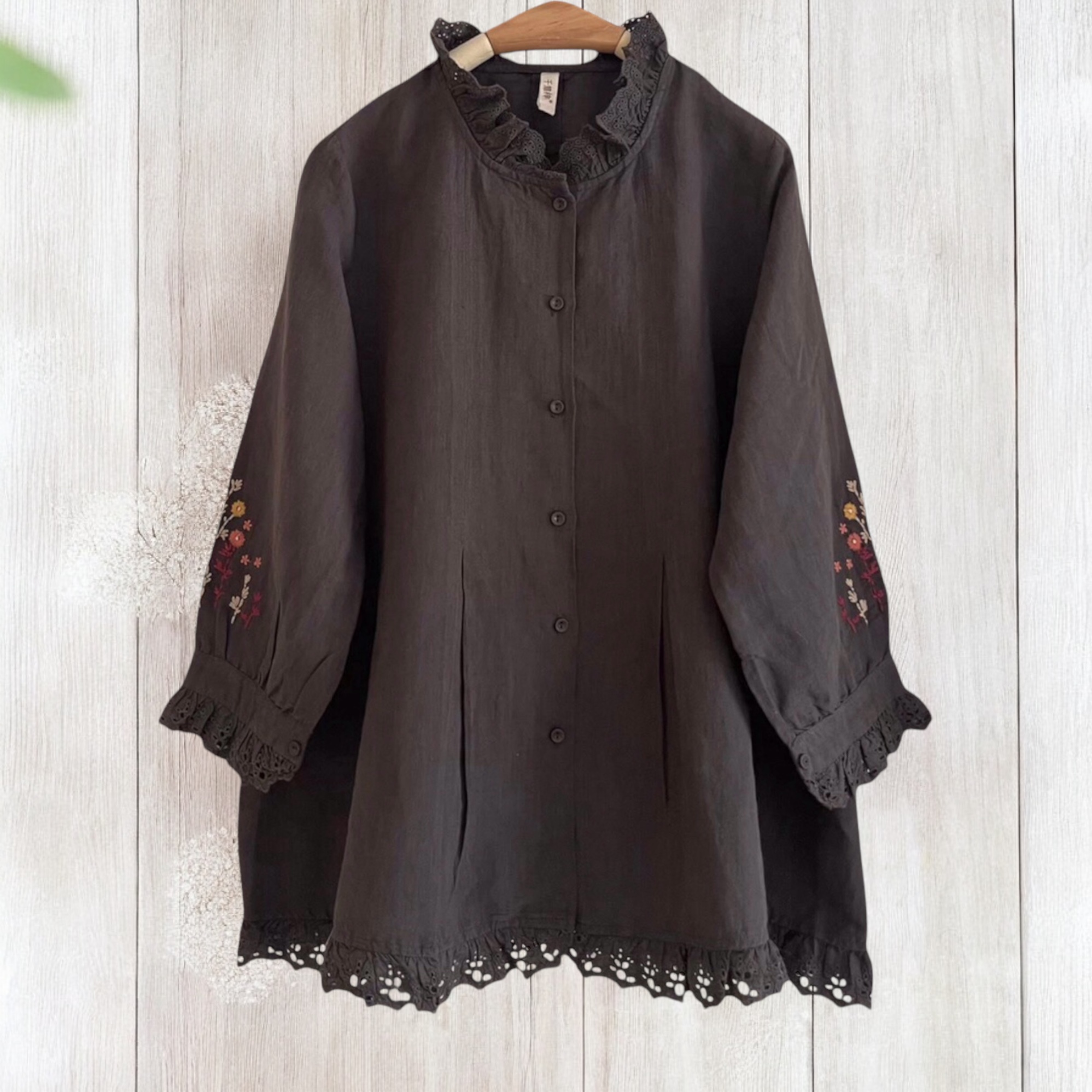 เสื้อผ้าลินินลายปักแต่งคอระบายลูกไม้