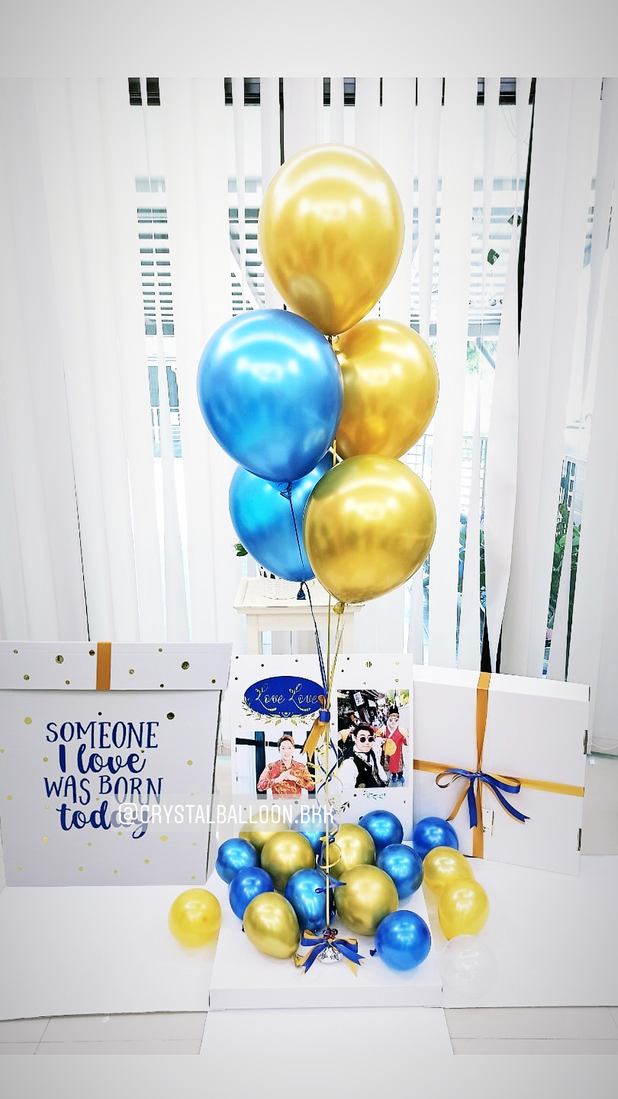 Surprise Box กล่องเซอร์ไพรส์วันเกิด โทนสี ทอง-น้ำเงิน พร้อมตกแต่ง ช่อลูกโป่ง 1 ช่อ,สามารถใส่รูปได้ 2 ใบ