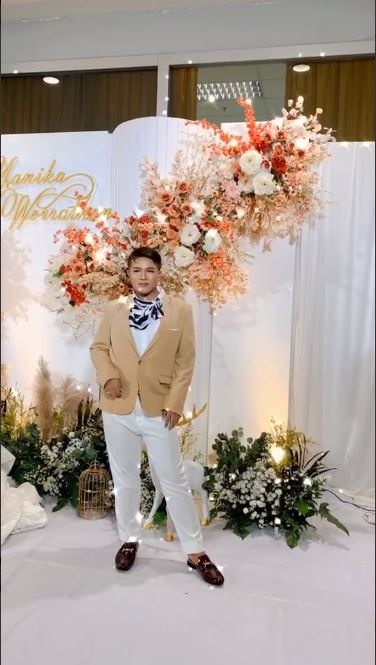 พร้อมเช่า ชุดสูทชาย สีน้ำตาลทอง รุ่นกระดุมเดียว เนื้อผ้าเบาใส่สบาย