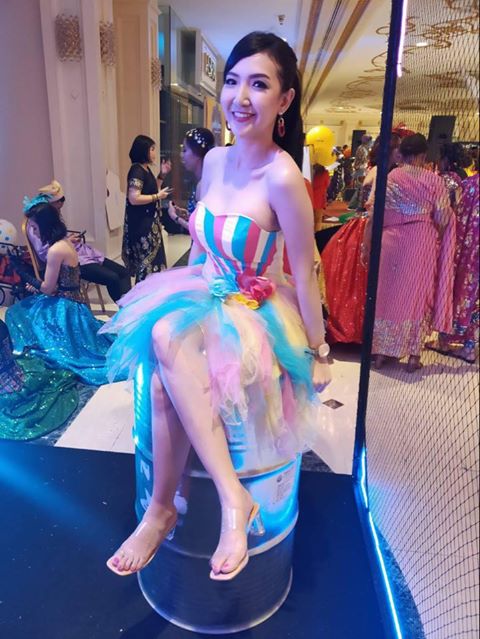 พร้อมเช่า ชุดแฟนซี เกาะอก ชุดราตรีสั้น สายรุ้ง Rainbow น่ารักมากมาย กระโปรงสีสวย