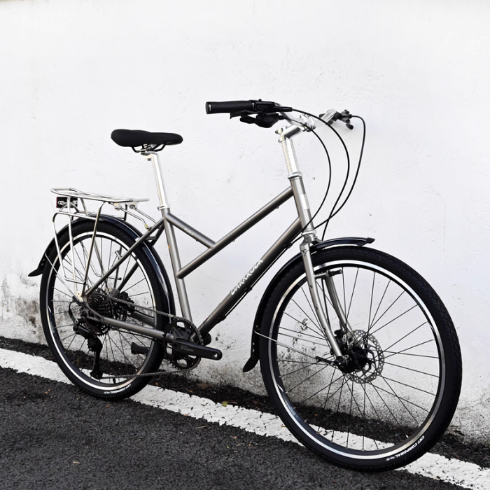 Darkrock Haikui Retro Bike 26 นิ้ว – จักรยานทัวร์ริ่งเหล็กโครโมลี่ 11 สปีด Shimano CUES U6000 พร้อมดิสก์เบรก | จักรยานทัวร์ริ่งระยะไกลคุณภาพสูง