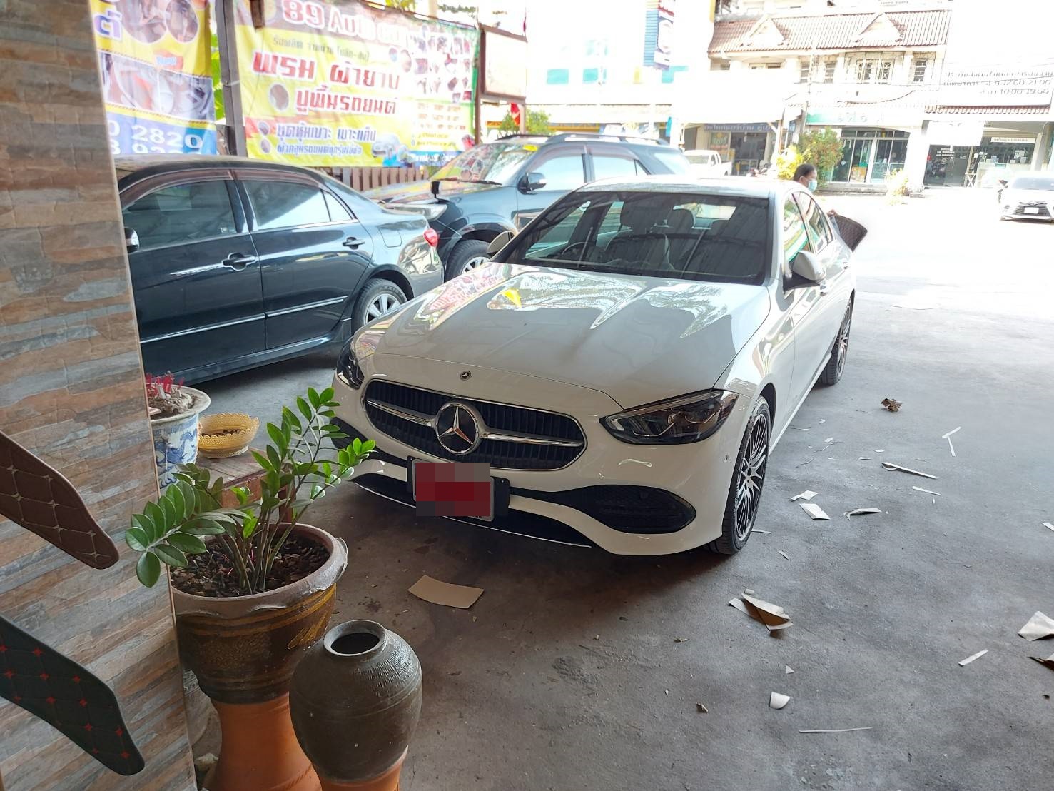 พรมรถยนต์ Benz C220d W206 ปูพรม6D สีดำด้ายแดง ลายเคฟล่า + ท้ายเก็บของ