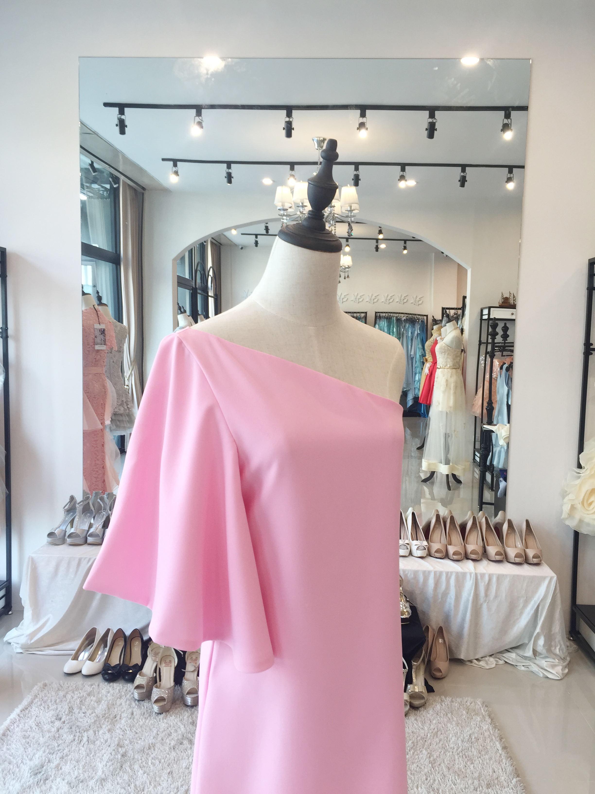 พร้อมส่ง ชุดออกงาน แบบเรียบหรู ปาดไหล่ สีชมพู ใส่ได้ทั้งงานเช้า งานเย็น