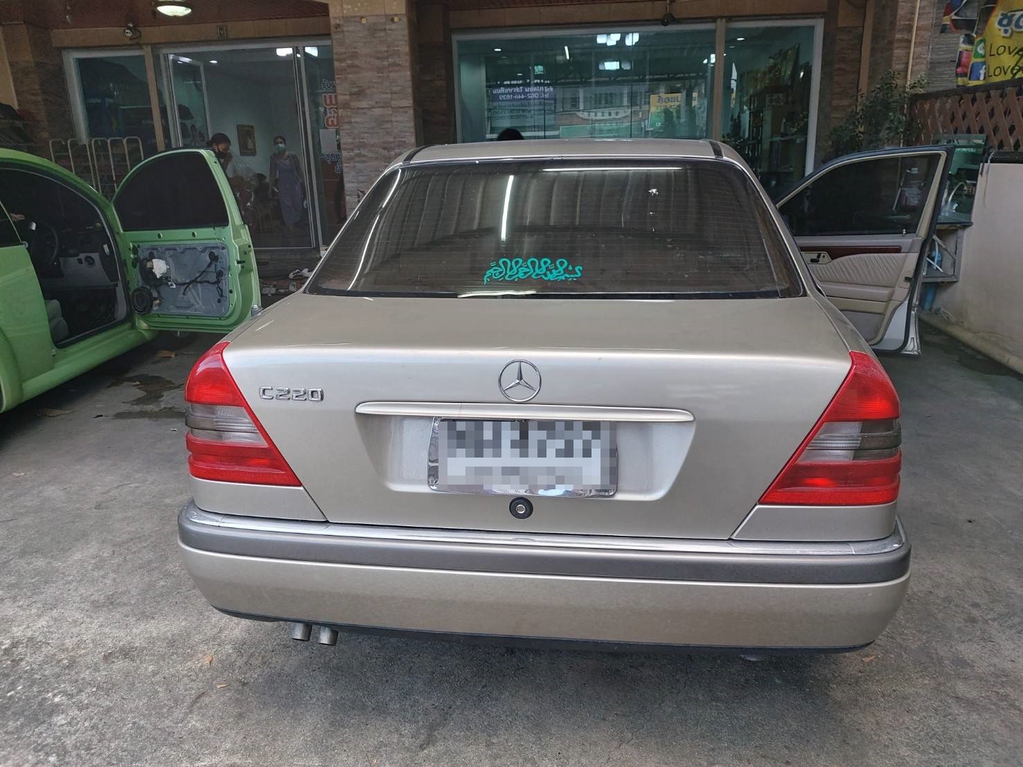 พรมปูพื้นรถยนต์ Benz C220 C180 W202 เข้ารูป