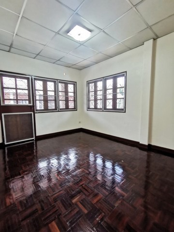 ให้เช่าทาวน์เฮาส์ 2 ชั้น 45 ตร.ว.หมู่บ้านบดินทรรักษา 4 กม.8 ซอยคู้บอน 27