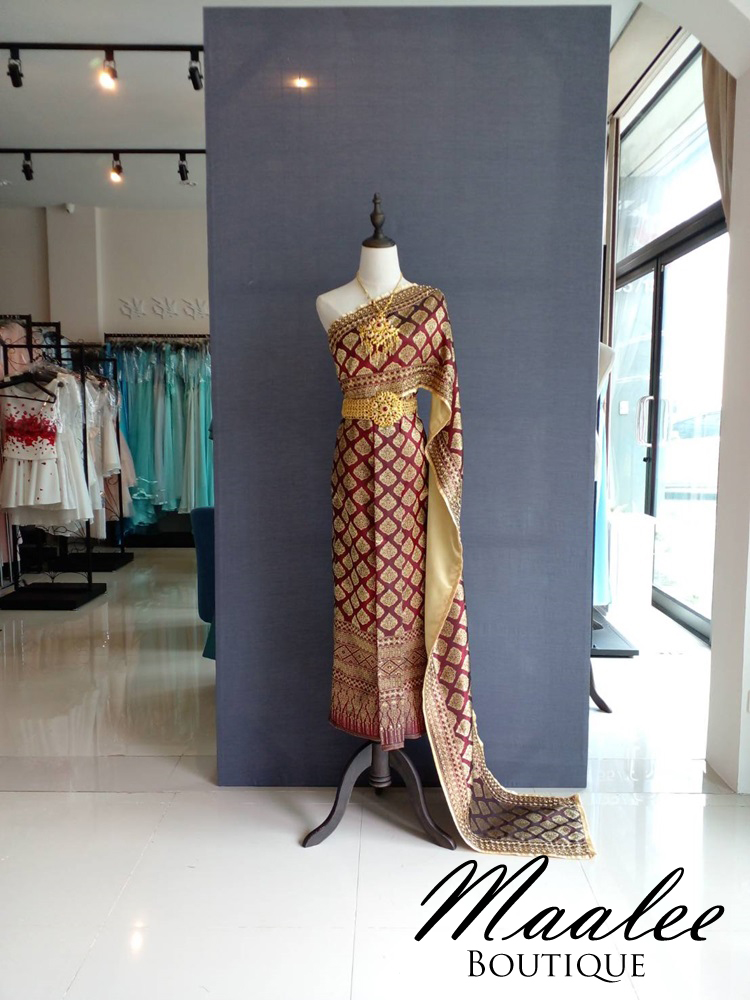 พร้อมเช่า ชุดแต่งงานไทยประยุกต์ สีแดง