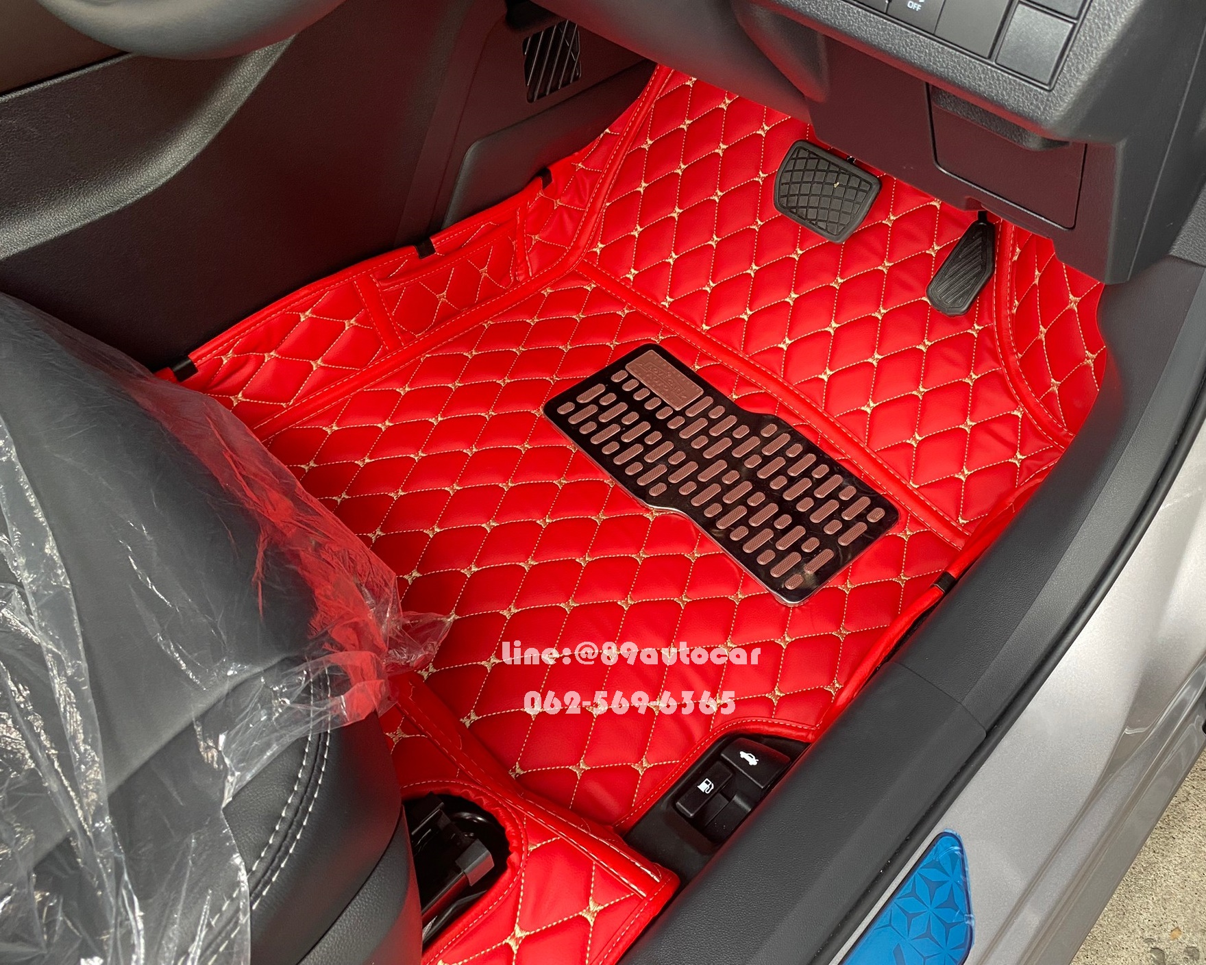 ตัดพรมรถยนต์ Toyota Yaris Ativ 2023 ปูพรมหกดี สีแดงสด เต็มคัน