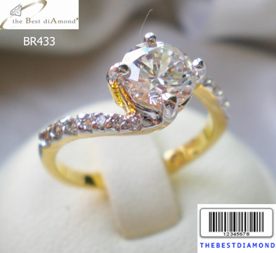 BR433+++แหวนชู 1 กะรัต ตรงกลางเพชรCZกลมยกสูง บ่าข้างเอี้ยวๆ สวยมากๆๆ ดูดี เพชรประกายแวววับ วิ๊งๆ เหมือนจริงสุดๆๆ