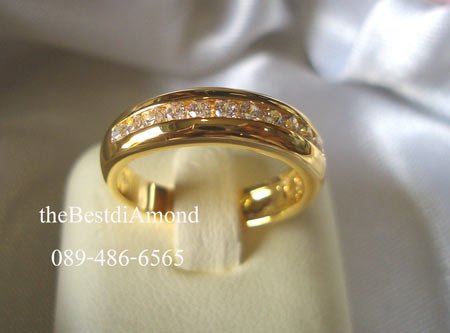 BR410+++แหวนแถว ฝังกลาง +++ ดีไซน์ น่ารัก ทันสมัย สามารถใส่เป็นแหวนคู่รักได้เลยค่ะ ตัวนี้พี่ลิซ่าก็อปมาจากแค้ทตาล็อกเมืองนอกเลยนะคะ