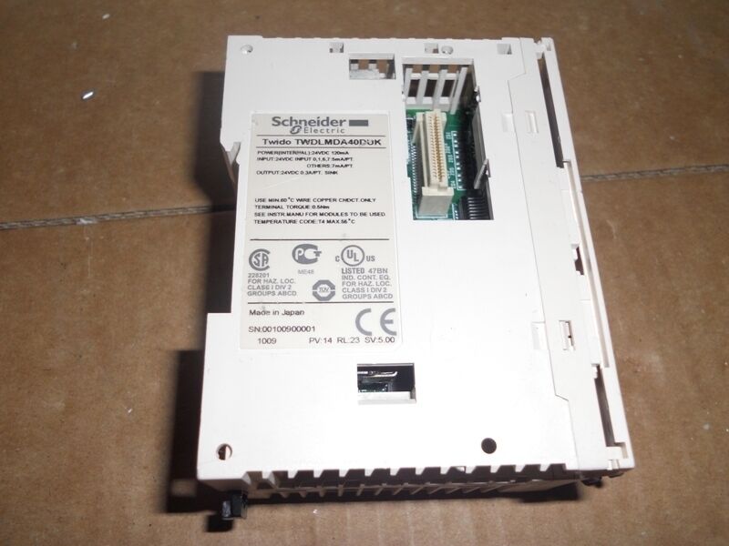 PLC " SCHNEIDER " รุ่น TWDLMDA40DUK