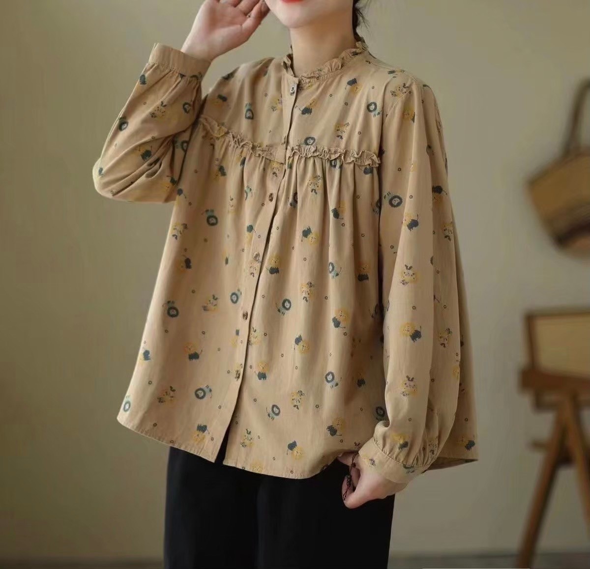 เสื้อผ้าฝ้ายแต่งคอระบาย