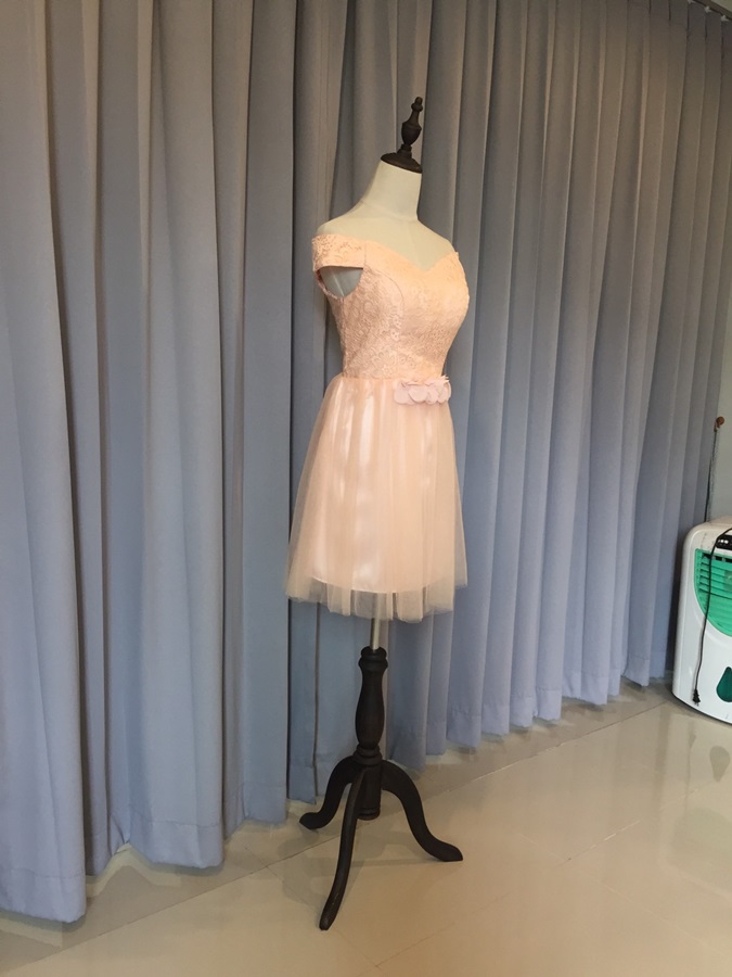 พร้อมส่ง ชุดราตรีสั้น ชุดเพื่อนเจ้าสาว PE-619 สีโอโรส แบบ C ไหล่ปาด ช่วงอกแต่งลูกไม้ เอวแต่งกลีบดอกไม้สวย (เชือกผูกหลัง)