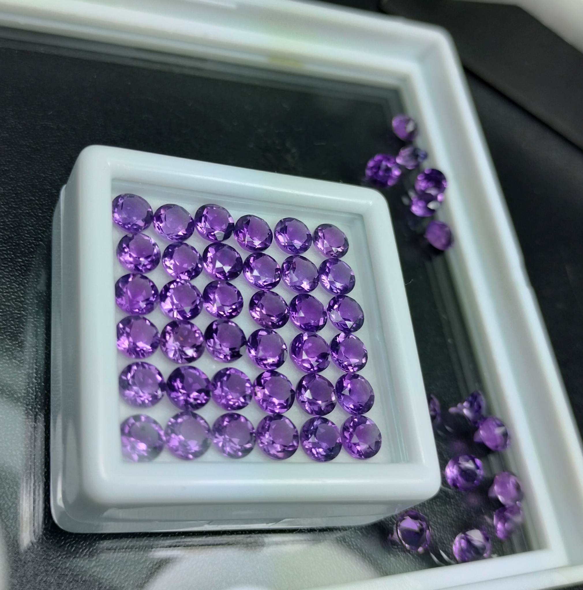 พลอยอะเมทิสต์ 23.12 กะรัต 50 ชิ้น 5 มิล