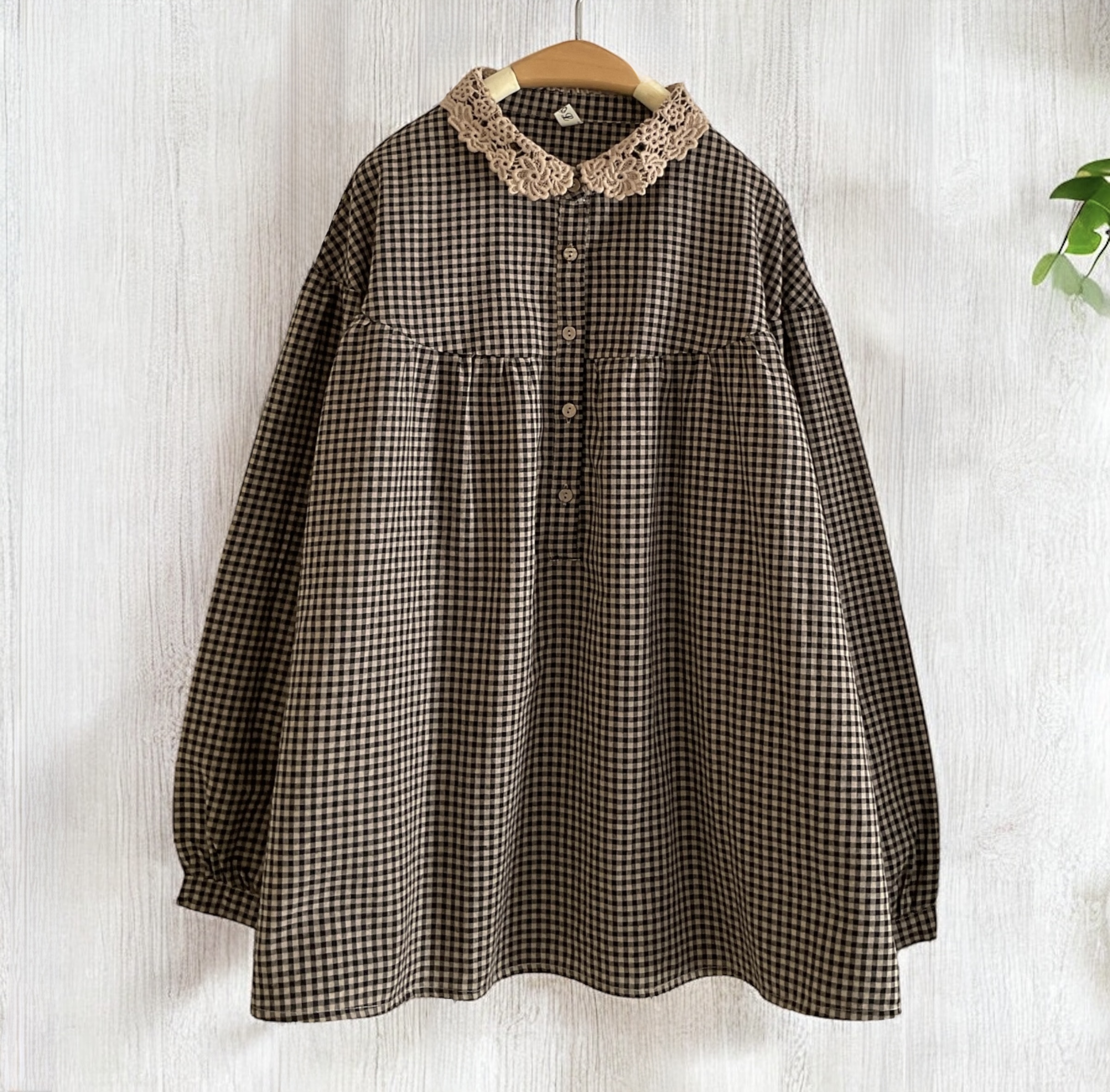 เสื้อผ้าฝ้ายลายสก็อตแต่งปกผ้าลูกไม้