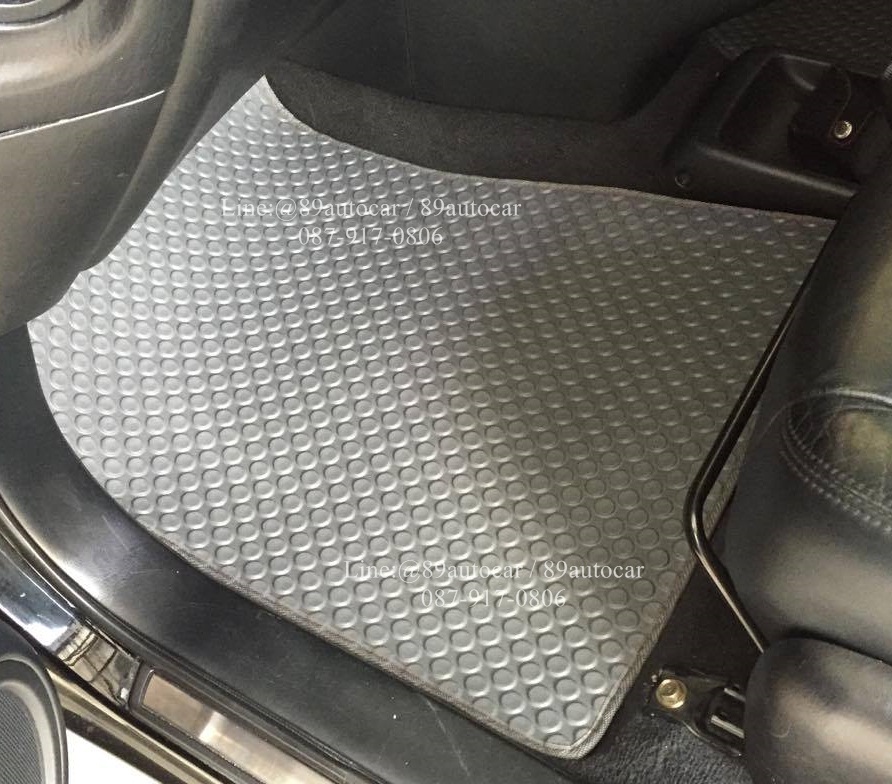 ผ้ายางปูพื้นรถยนต์ Lexus RX300 ลายกระดุมสีเทาขอบเทา